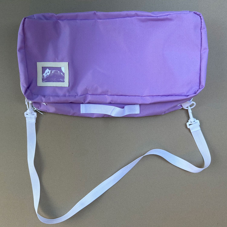 Paano magtiklop at mag-imbak ng isang bag sa paglalakbay